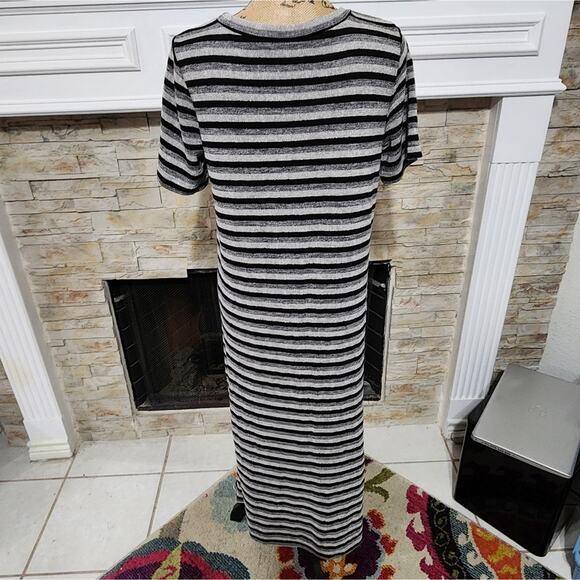 Doe and Rae get and black striped knit maxi dress‎ size medium - Picture 4 of 7